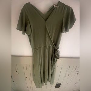 Green trends girl dress in size 8 kids